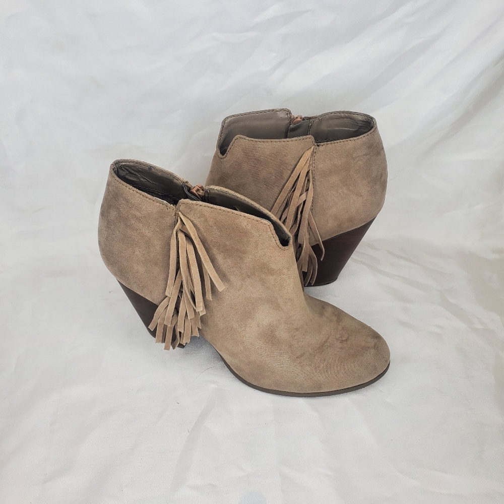 ♧ Carlos Santana Tempe Beige Faux Suede Fringe Heeled Booties Size 8M